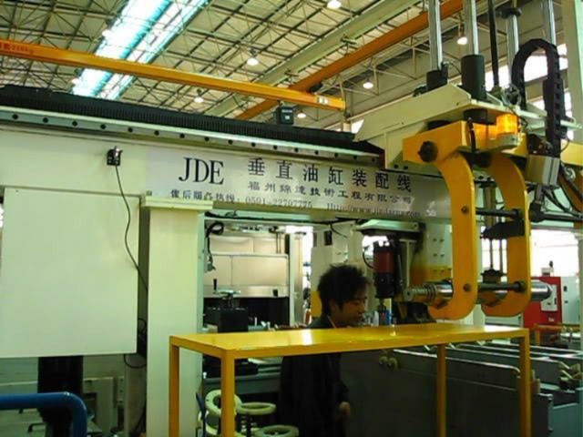 ピストンロッド単梁自動移載機